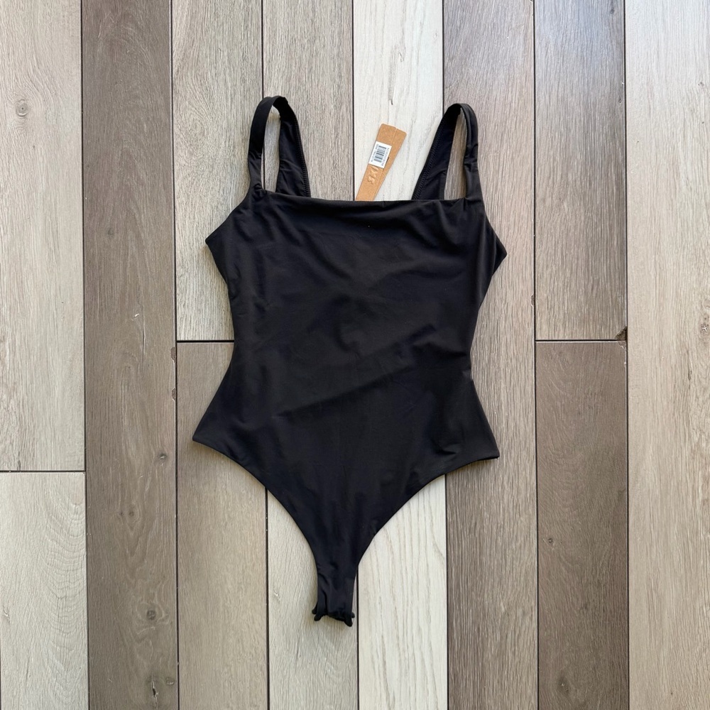 SKIMS Fits everybody Square Neck Bodysuit - Picture 1 of 8
